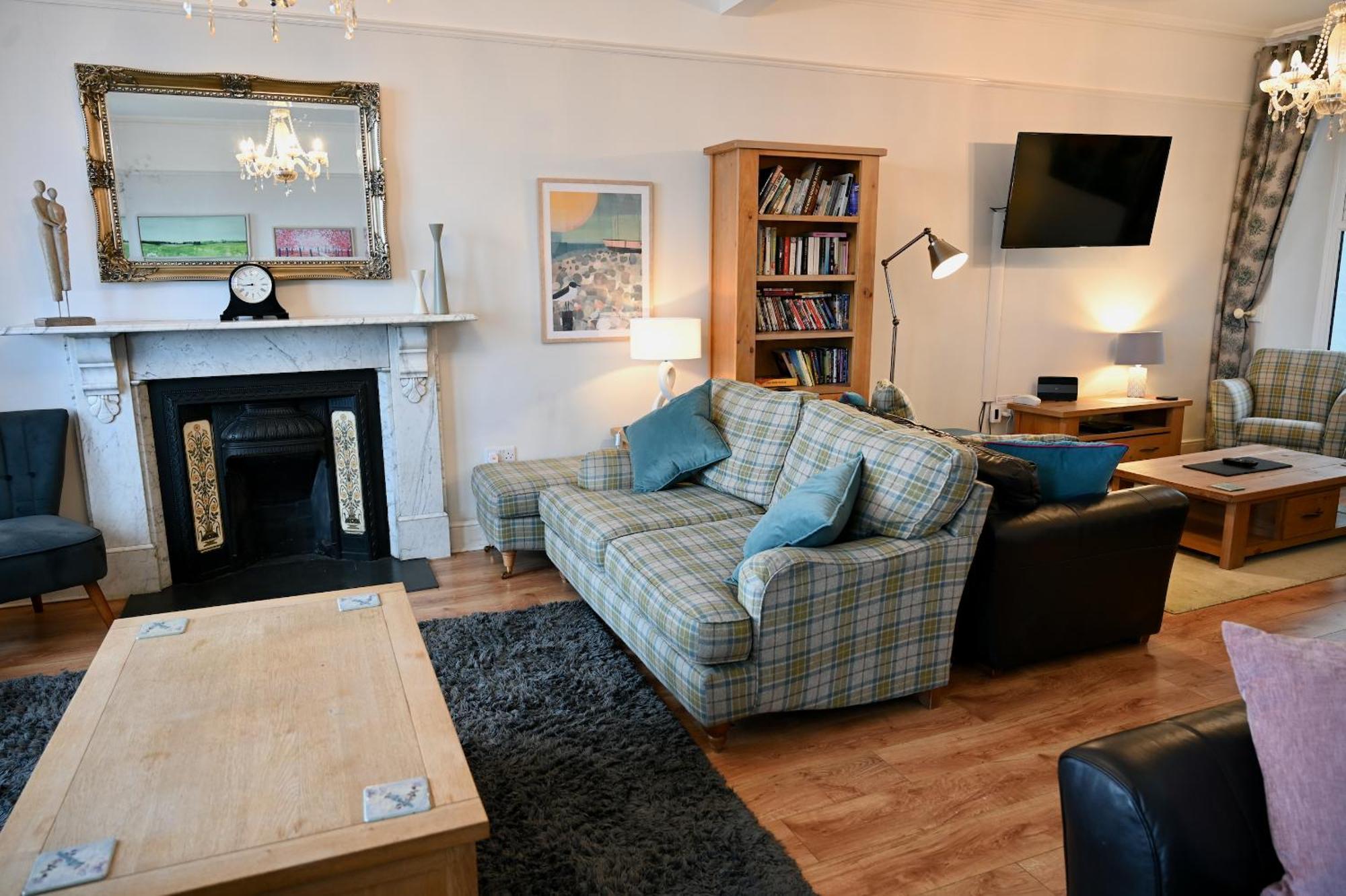 Glan Y Mor, Sleeps 20, 8 Bedrooms, 8 Bathrooms, Seafront, คริกเคียธ ภายนอก รูปภาพ