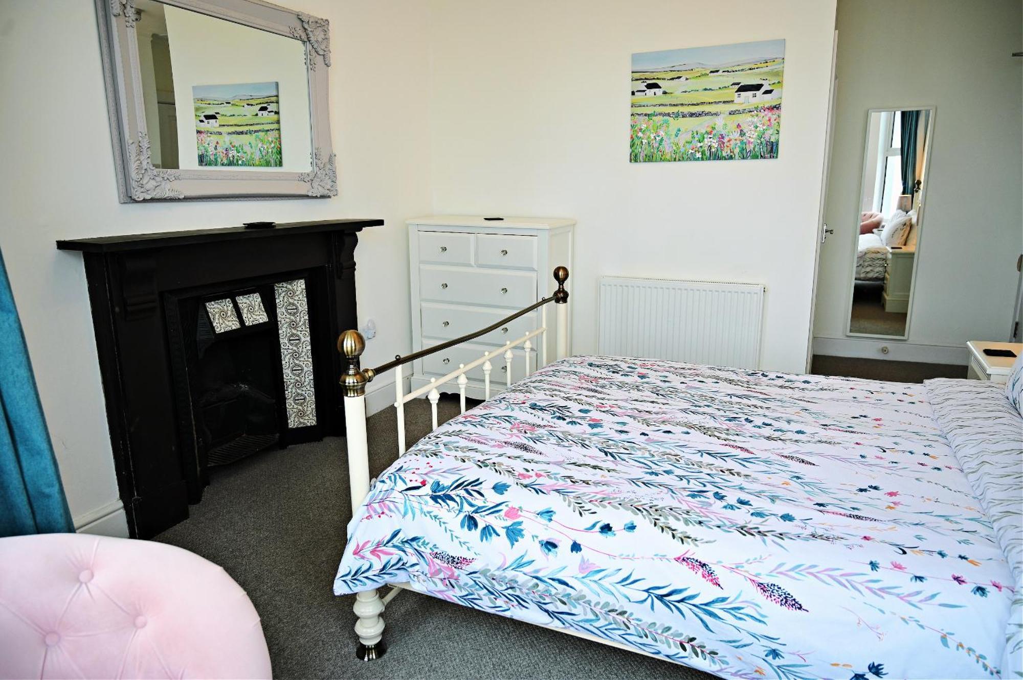 Glan Y Mor, Sleeps 20, 8 Bedrooms, 8 Bathrooms, Seafront, คริกเคียธ ภายนอก รูปภาพ